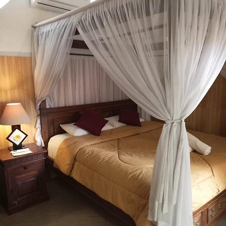 Nitya Home Stay Lembongan エクステリア 写真