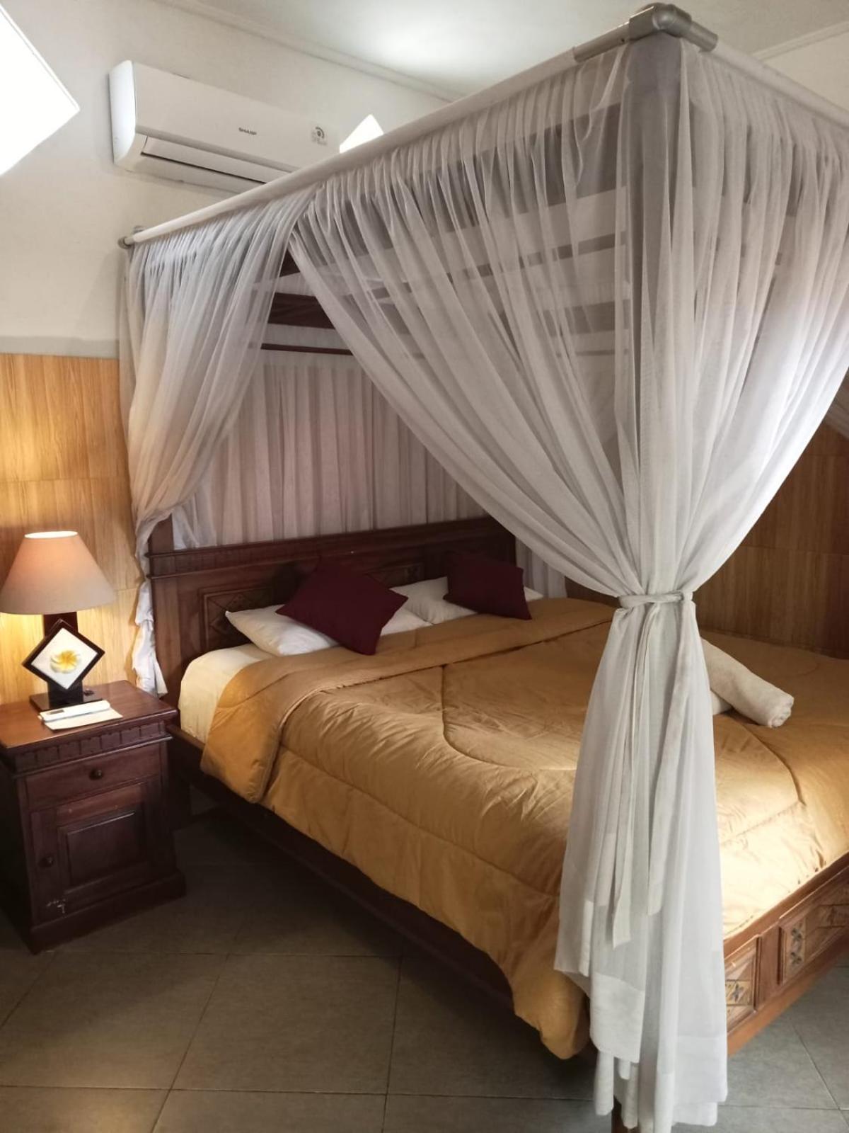 Nitya Home Stay Lembongan エクステリア 写真