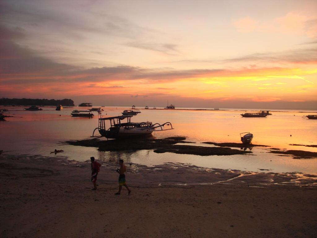 Nitya Home Stay Lembongan エクステリア 写真